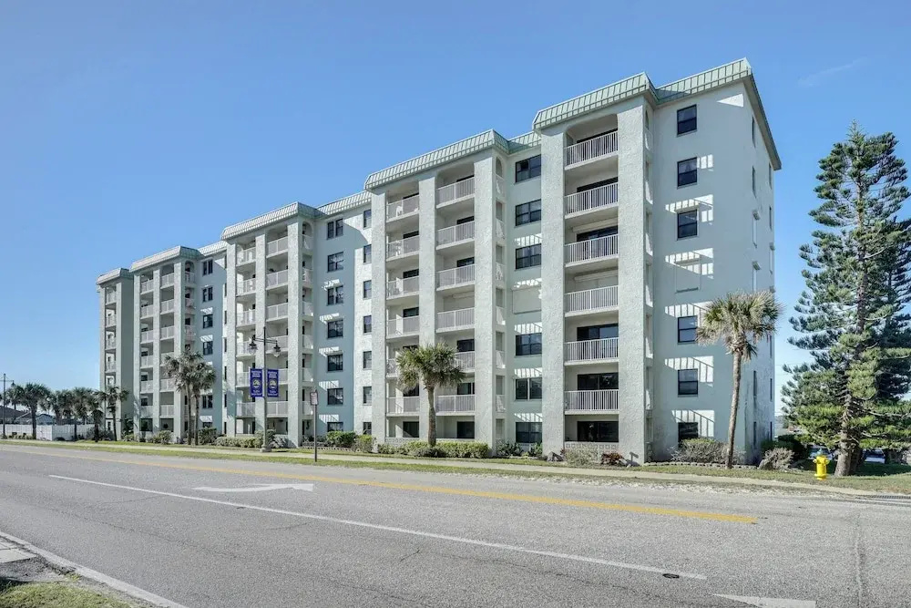 Daytona Condo w/ Community Pool, Walk to Beach!