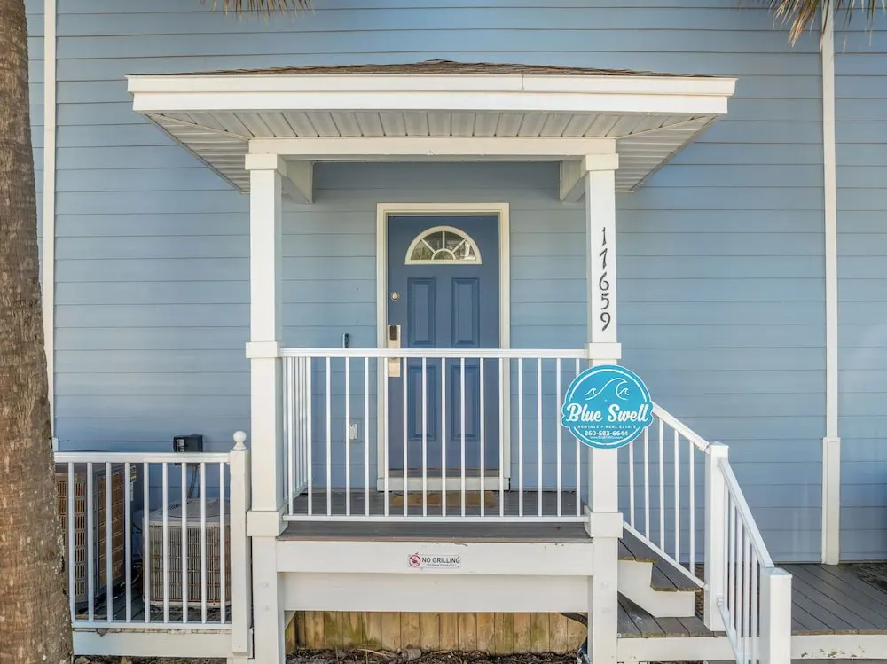 Beachfront Luxury! 4BR Townhouse W/pool & Stunning Gulf Views! Sleeps 10!