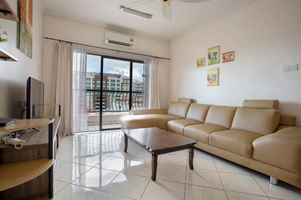 Marina Vacation Condos @ Marina Court Resort Condominium
