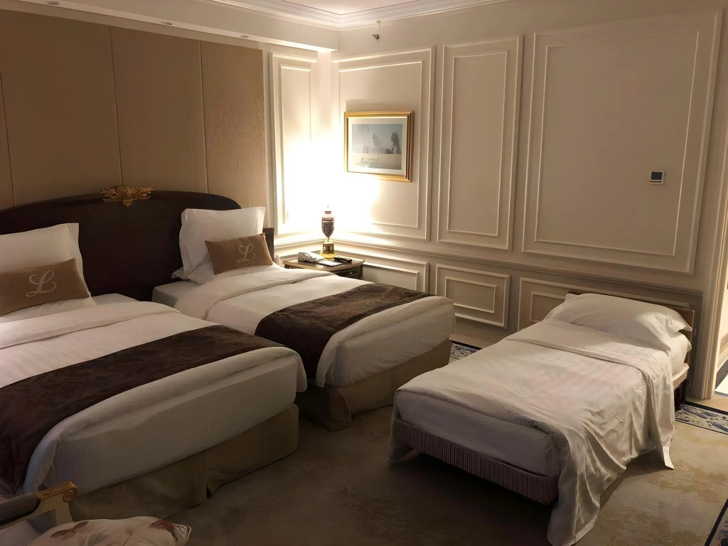 New Orient Landmark Hotel — 4