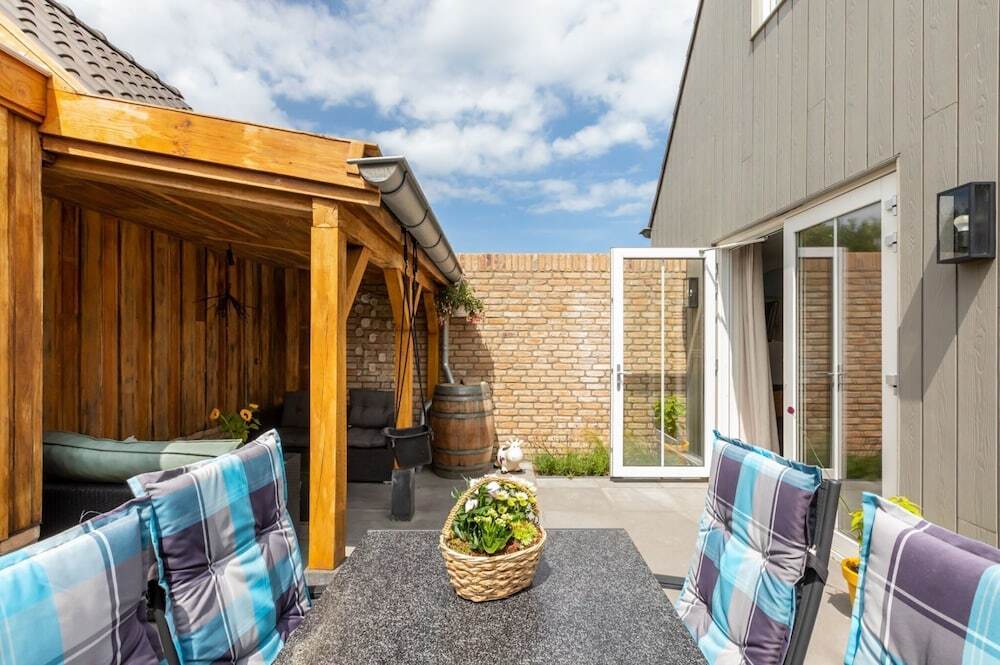 Beautiful Holiday Home Near Center And Beach