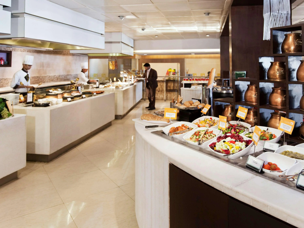 Novotel Mumbai Juhu Beach Hotel - фото 10