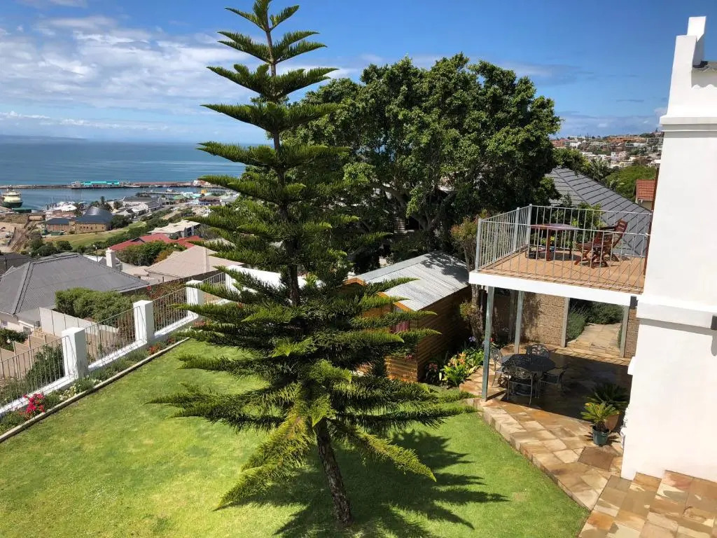 Double Suite with sea view full double bed