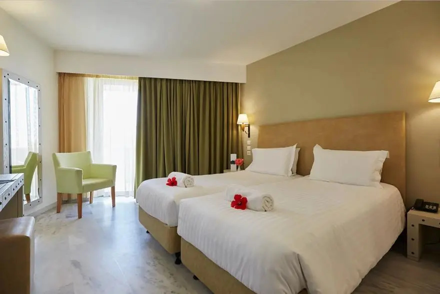 Santa Marina Beach Hotel - Chambres