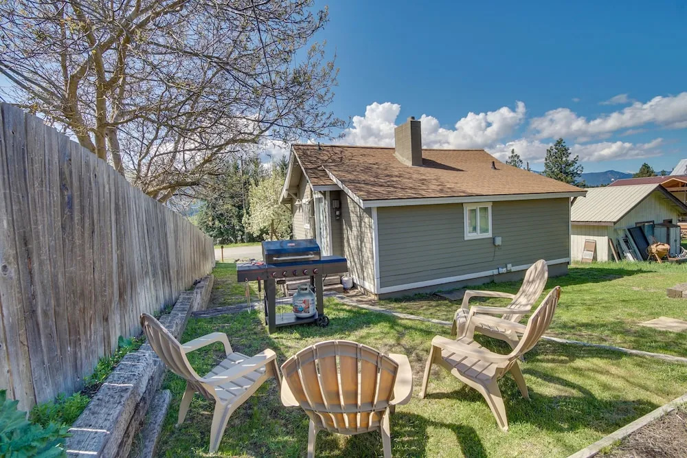 Cle Elum Vacation Rental - Walk Downtown!