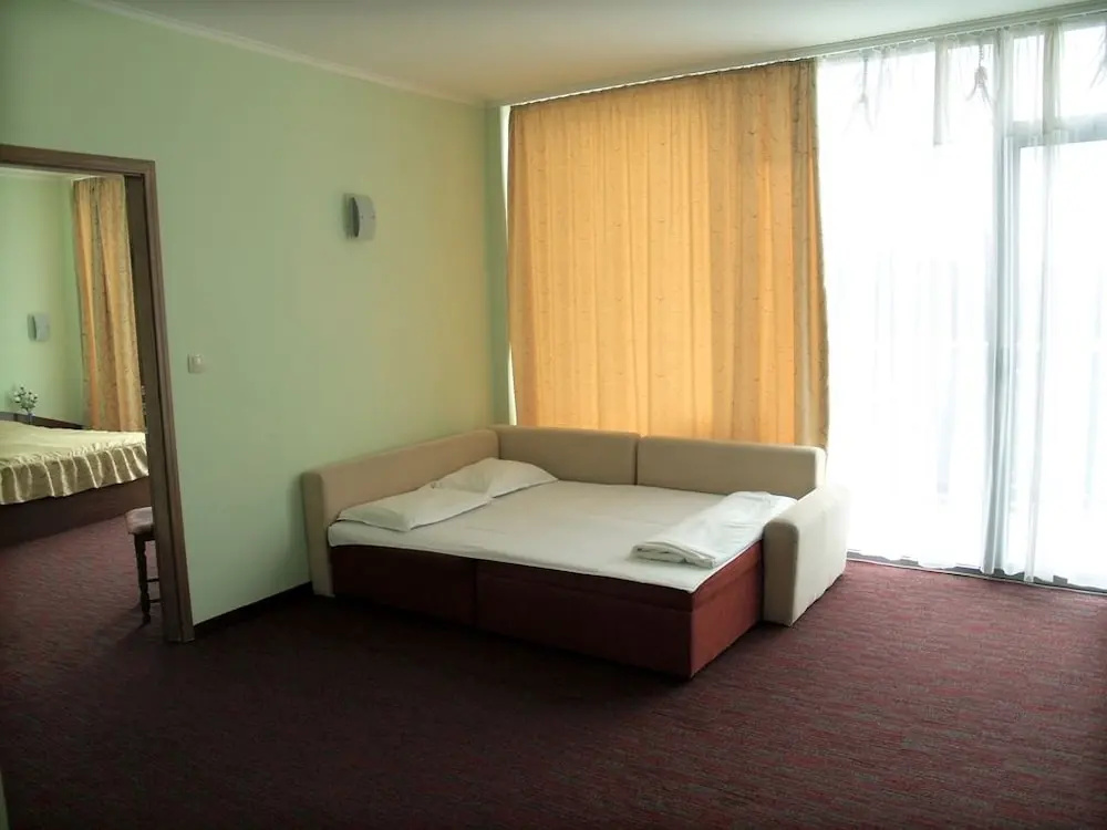 1 Bedroom Triple Apartment with balcony
