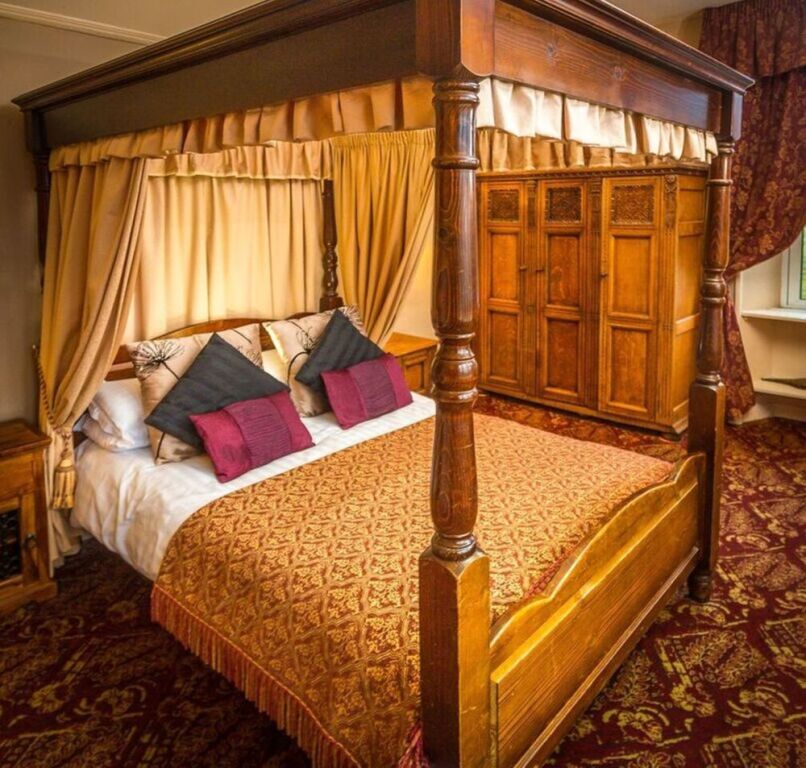 Mortal Man Hotel by null