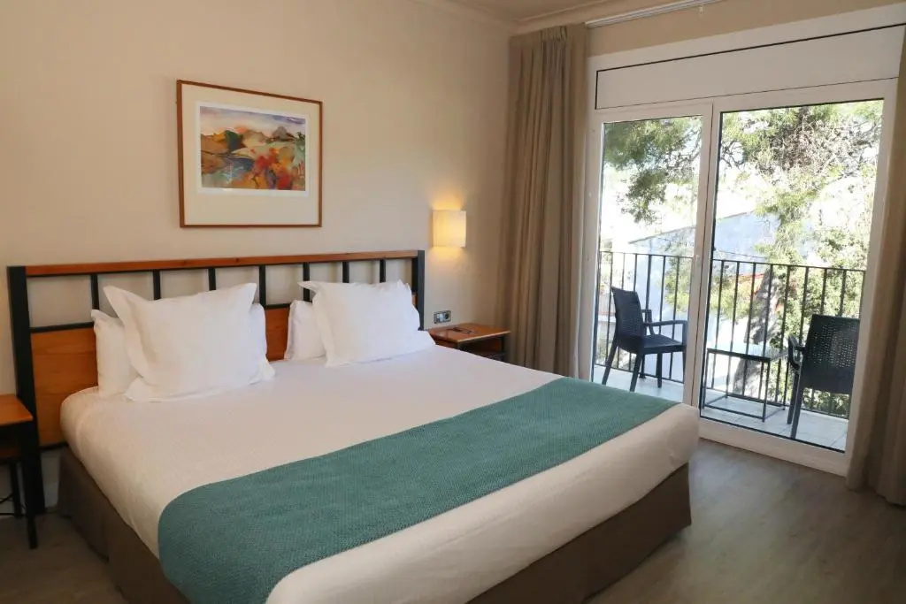 Standard Double room with balcony (full double bed)