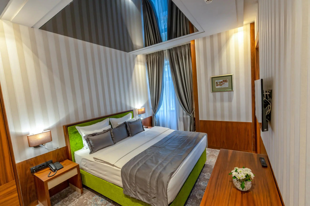 Deluxe Double room (full double bed)
