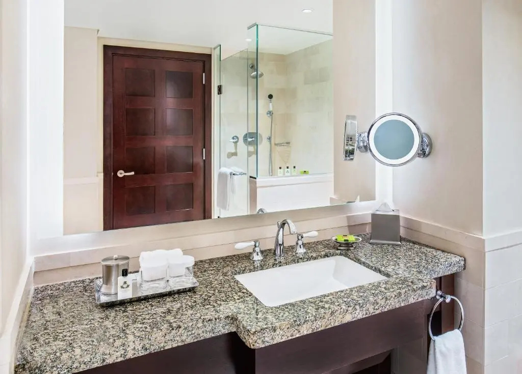 Classic Corner Double room with Fort Point Channel View full double bed
