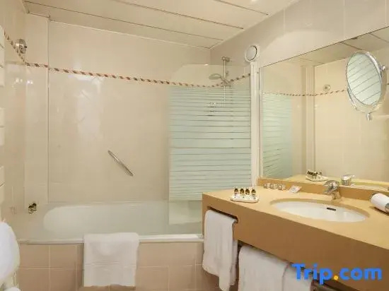 Relais Du Louvre 81
