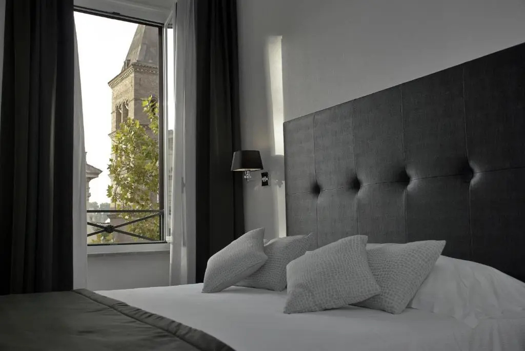Deluxe Double room (full double bed)