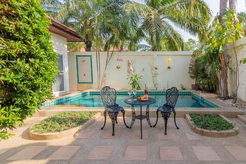 2 Bed Majestic Villa Near Beach