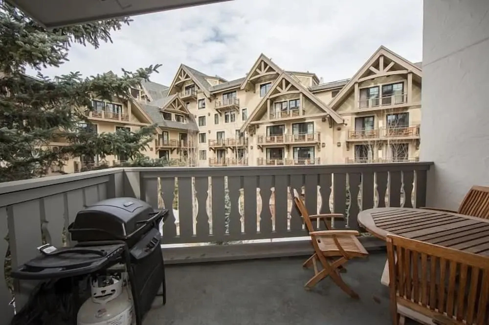 Condo with Onsite Pool & Hot Tub, Free WiFi & Garage Parking by RedAwning