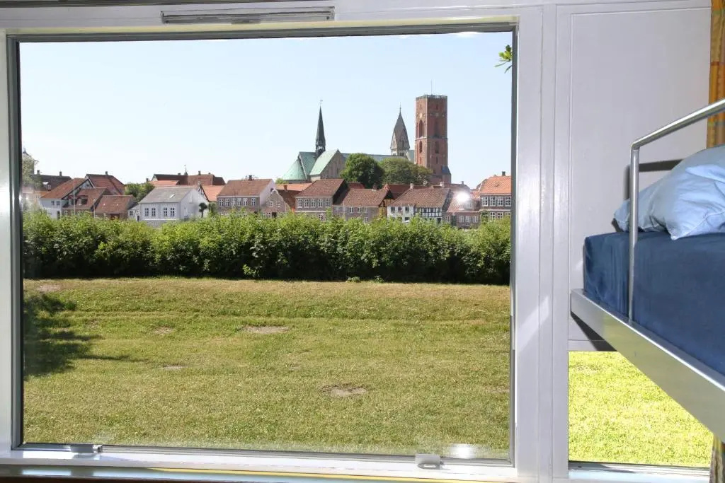 Standard Triple room with city view