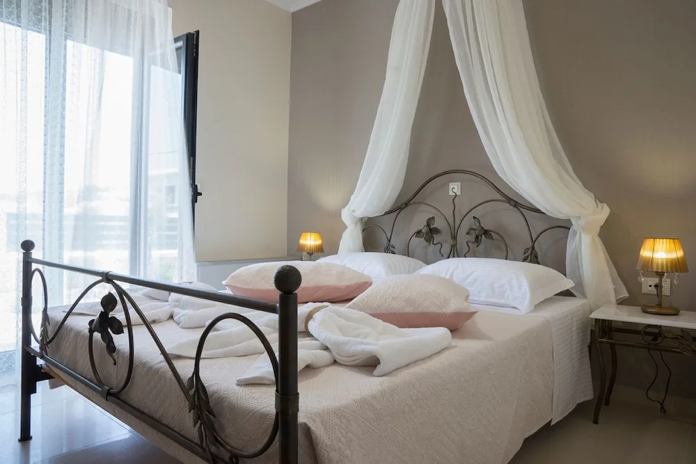 4 Bedrooms Villa