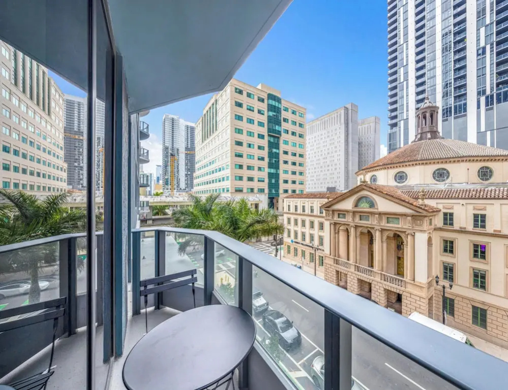 Heart of Downtown-1BR with Skyline Views