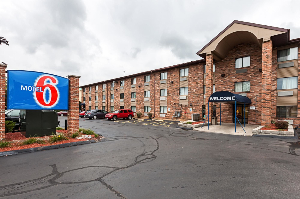 Motel 6 Milwaukee, WI - Glendale