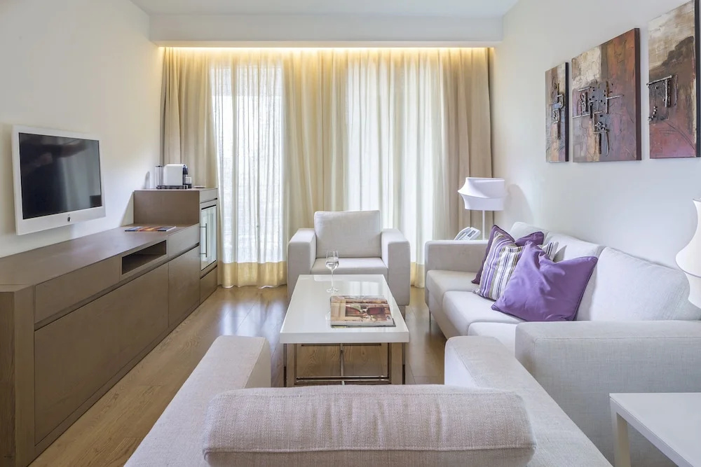 Double Suite (full double bed)