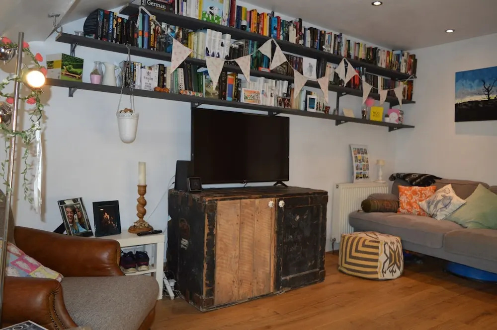 Top Floor Central 2 Bedroom Apartment