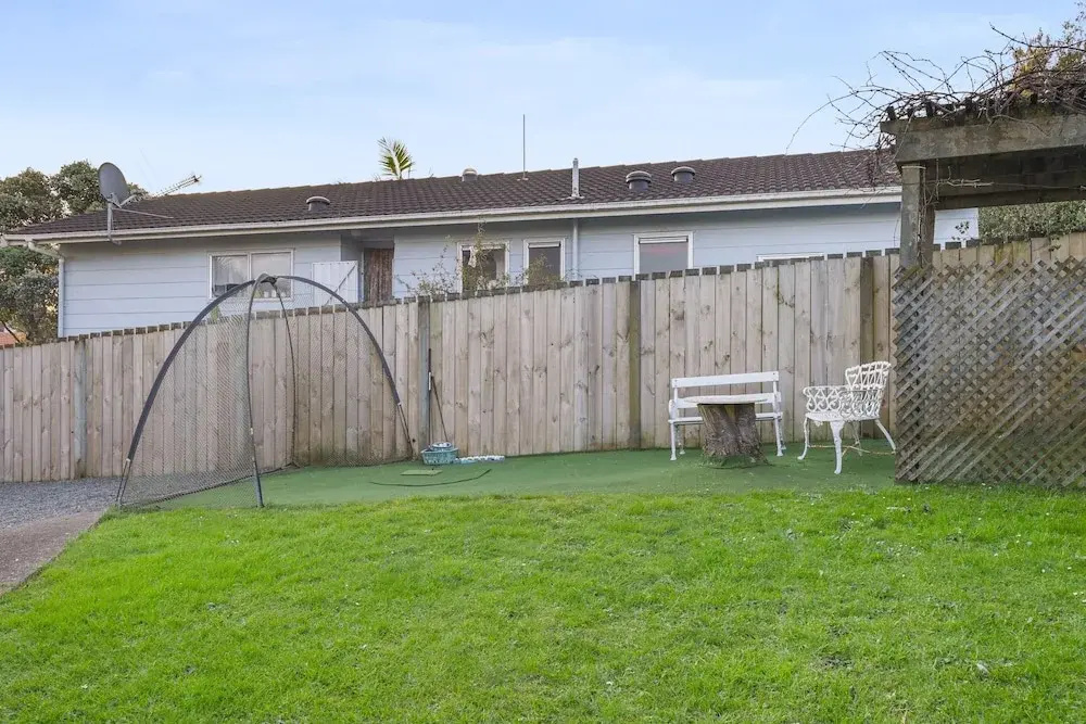 Spacious Family Home - Backyard-Mt-Views