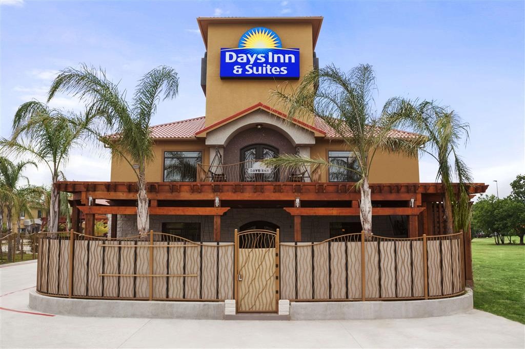 Days Inn & Suites by Wyndham Houston North-Spring