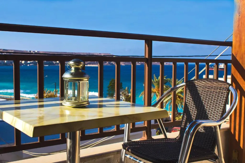 2 Bedrooms Apartment with sea view