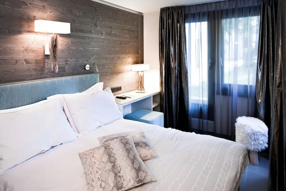 Standard Double room with balcony (full double bed)