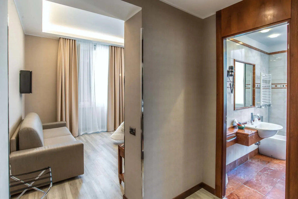 Hotel photo 12