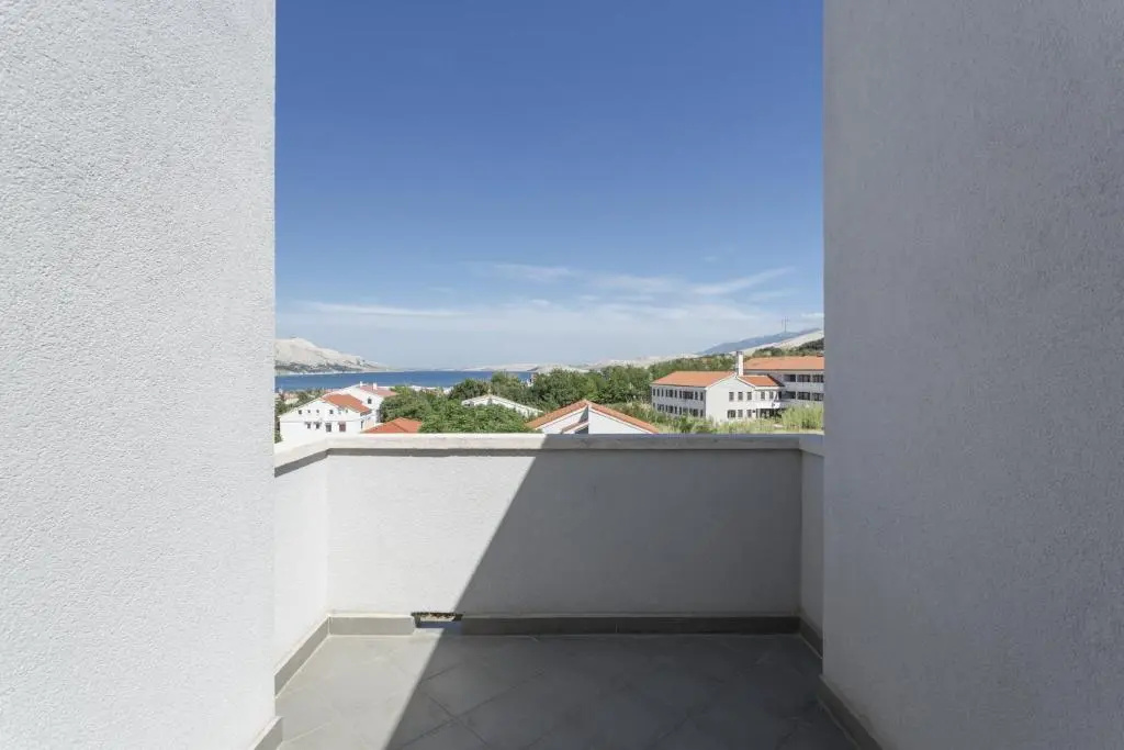 3 Bedrooms Apartment