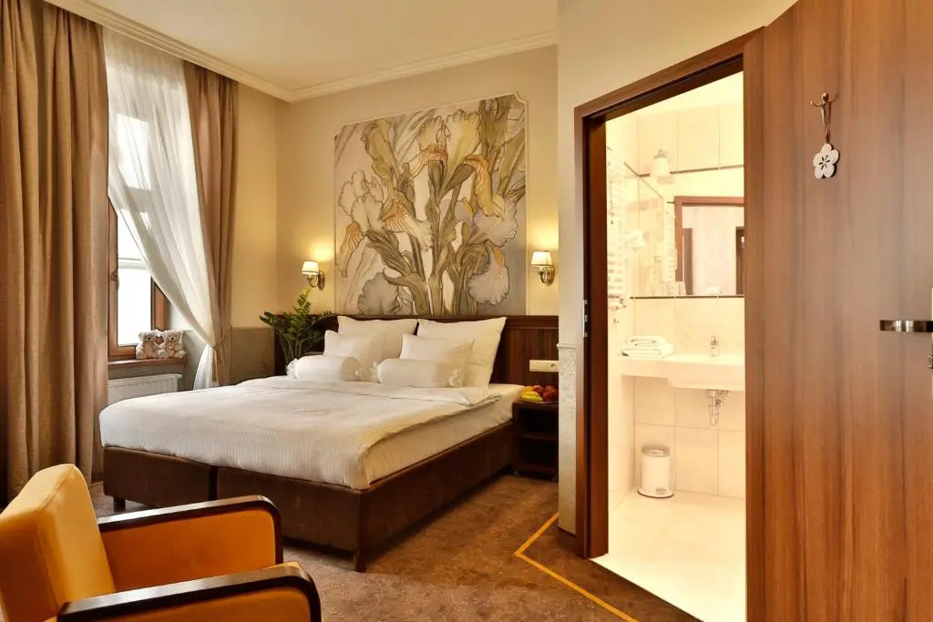 Standard Double room (full double bed)