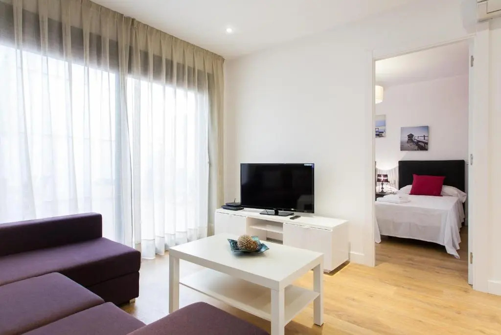 6 Bedrooms Apartment