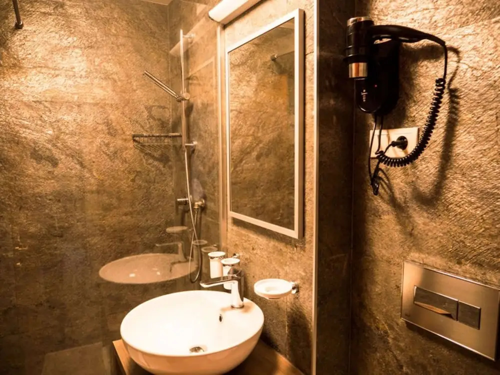 Comfort room