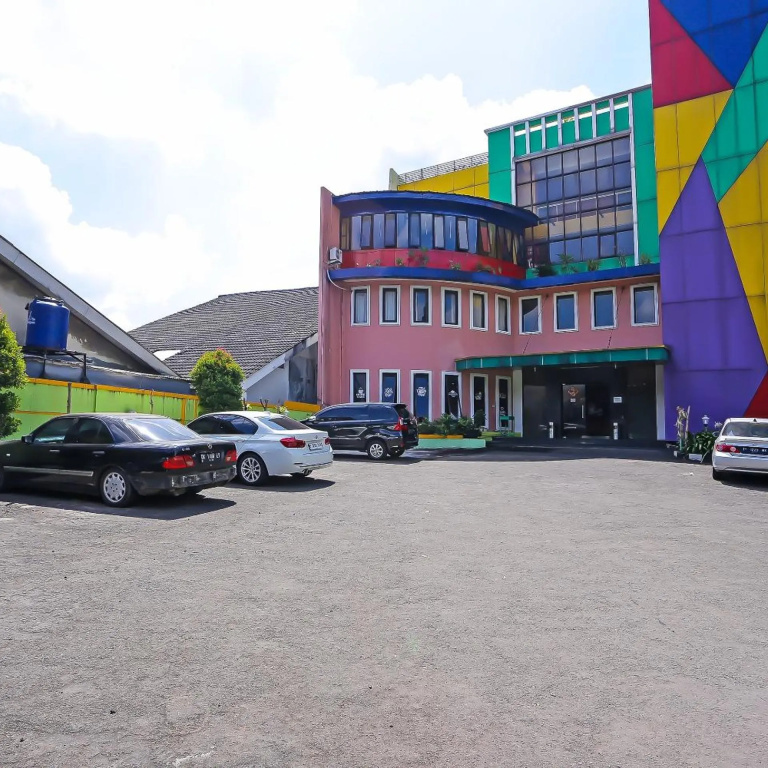 Townhouse OAK Hotel Fiducia Pasar Minggu in Jakarta