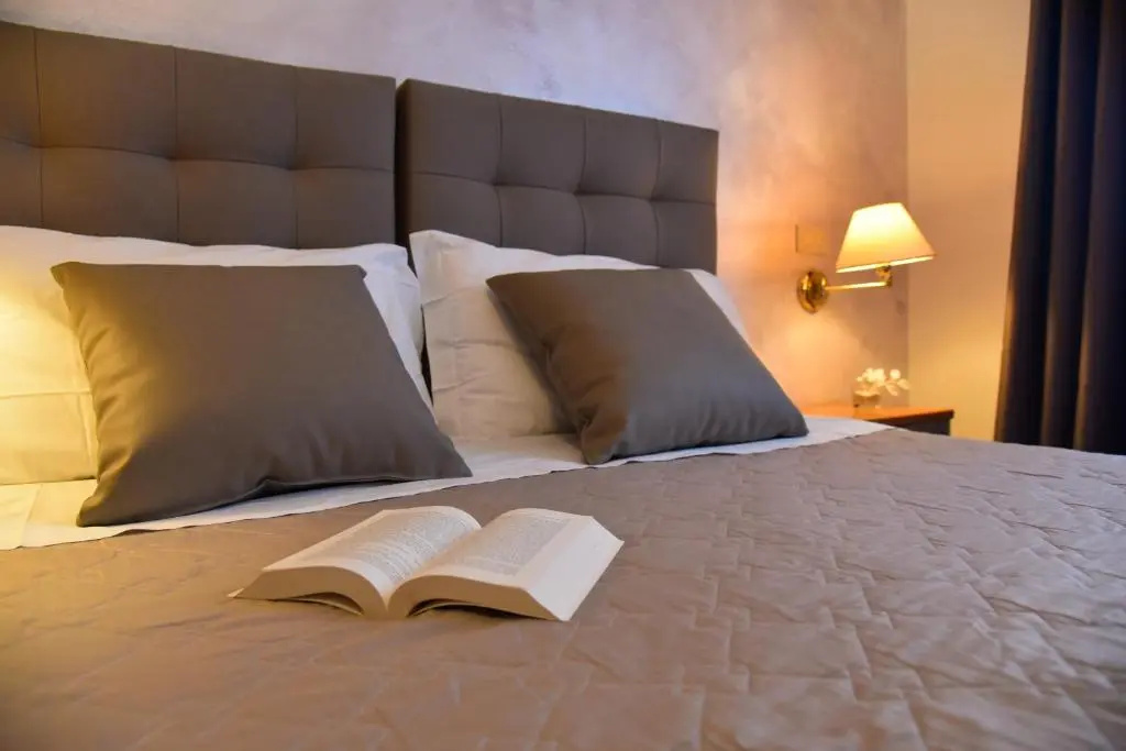 Deluxe Double room (full double bed)