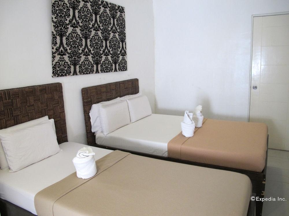 R Suites & Cafe — 4
