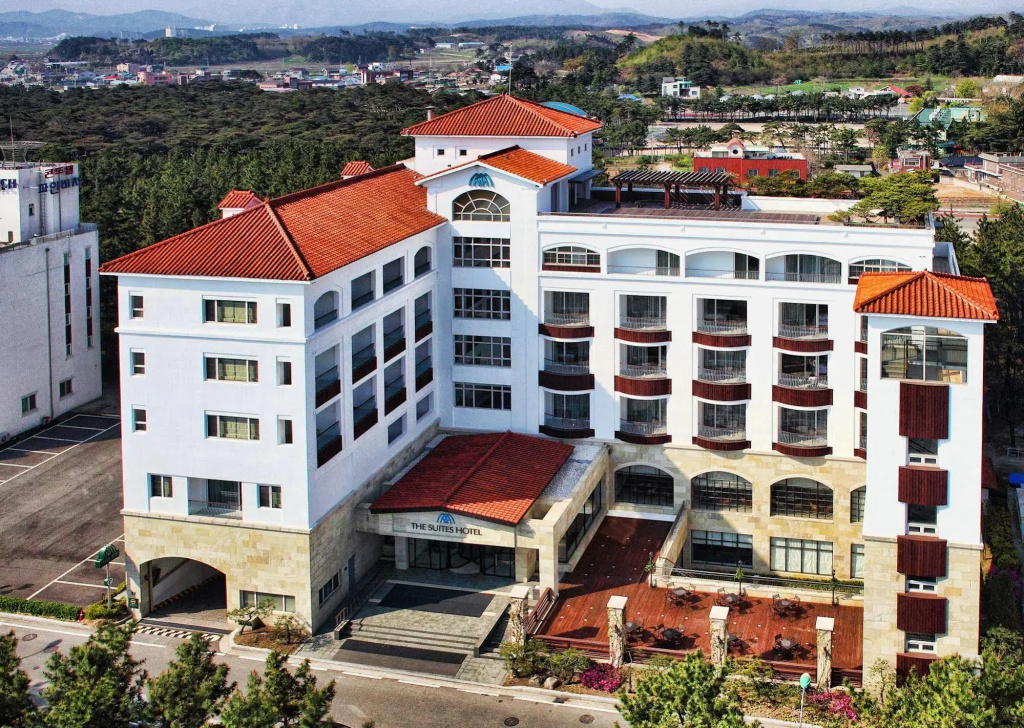 The Suites Hotel Naksan