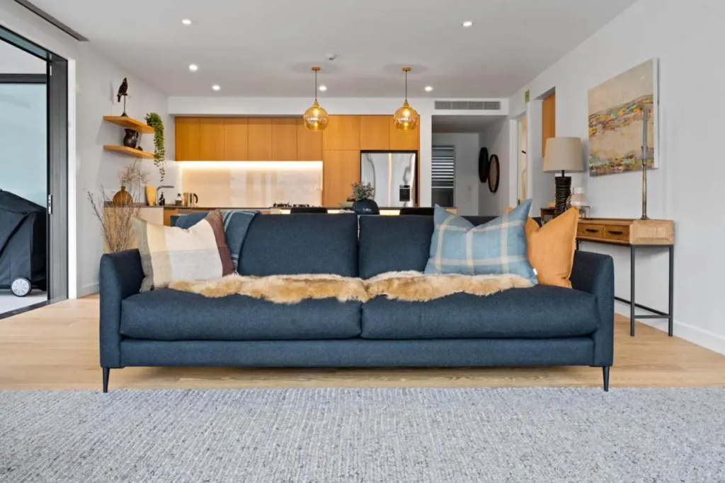Genoa - Sleeps 6 - Lakefront Apartment