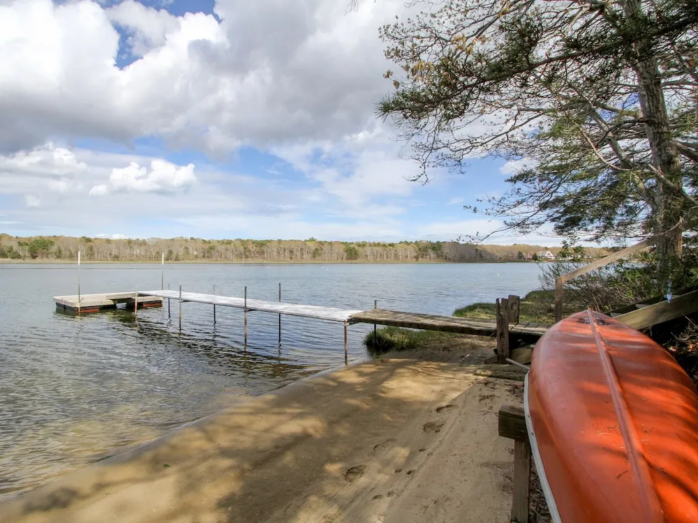 Tranquil 4br On Bourneâ€™s Pond 4 Bedroom Home