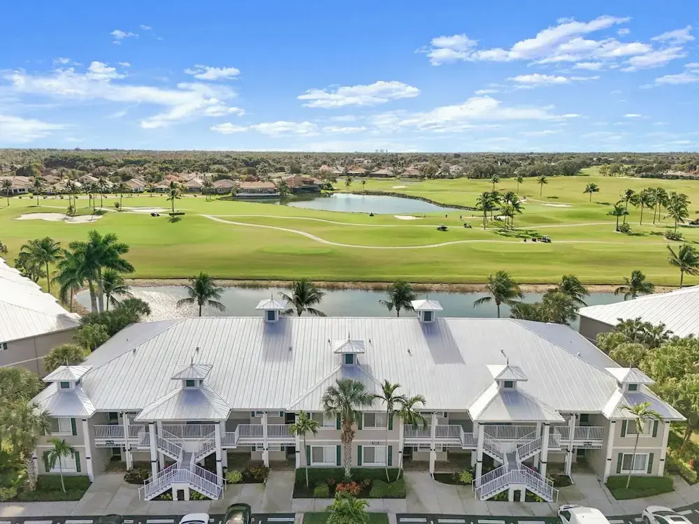 Genoa Vacation Rental: Stylish 2-BR Condo with Golf & Lake Views. Resort-Style Pool, Hot Tub, and Easy Access to Championship Golf. Minutes from Naples Beaches, 5th Avenue S, and Marco Island