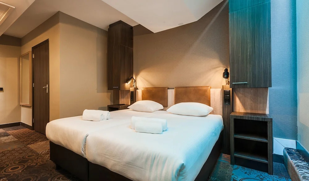 Double Basement room (twin beds)