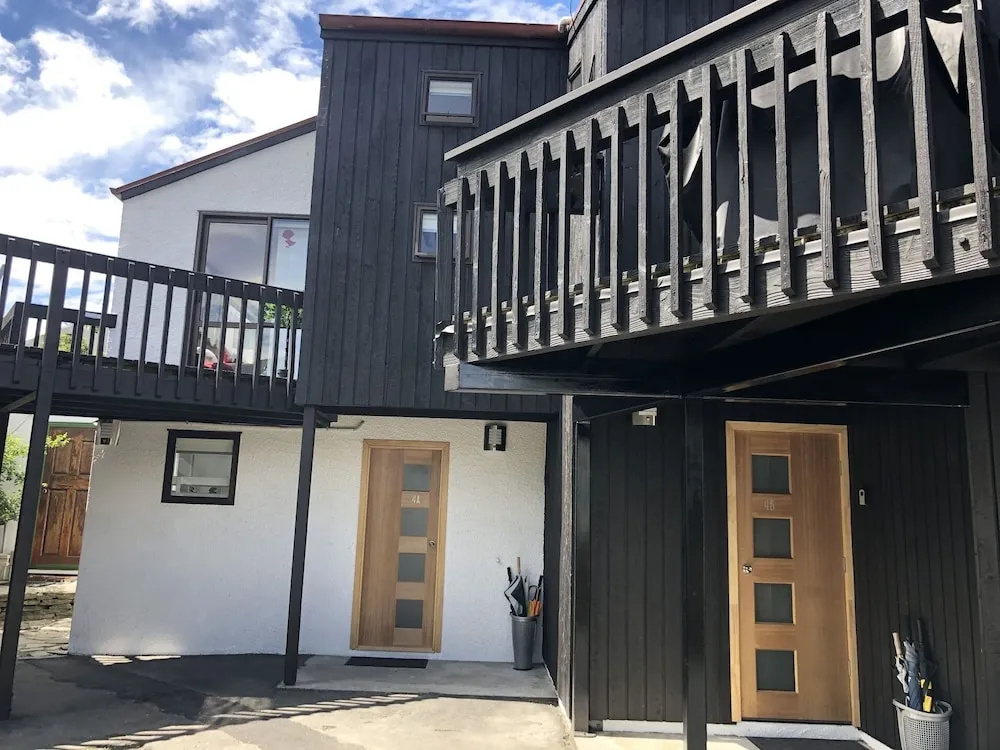 16 guests. Unique, central, mountain & lake views