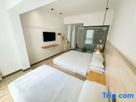 Standard Triple Family room