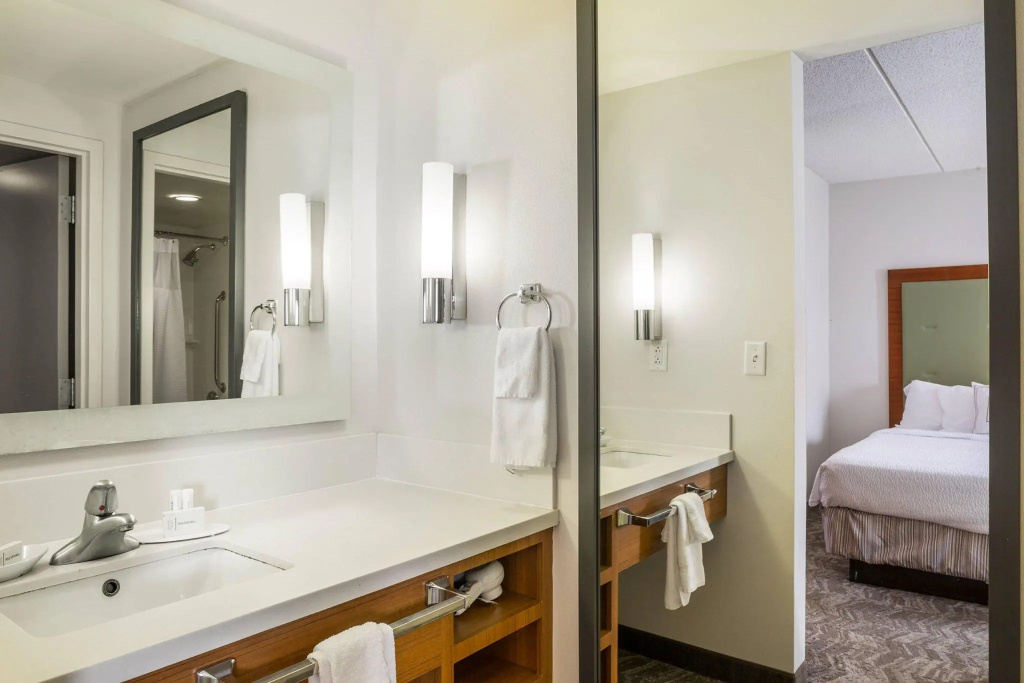 Double Suite (full double bed)