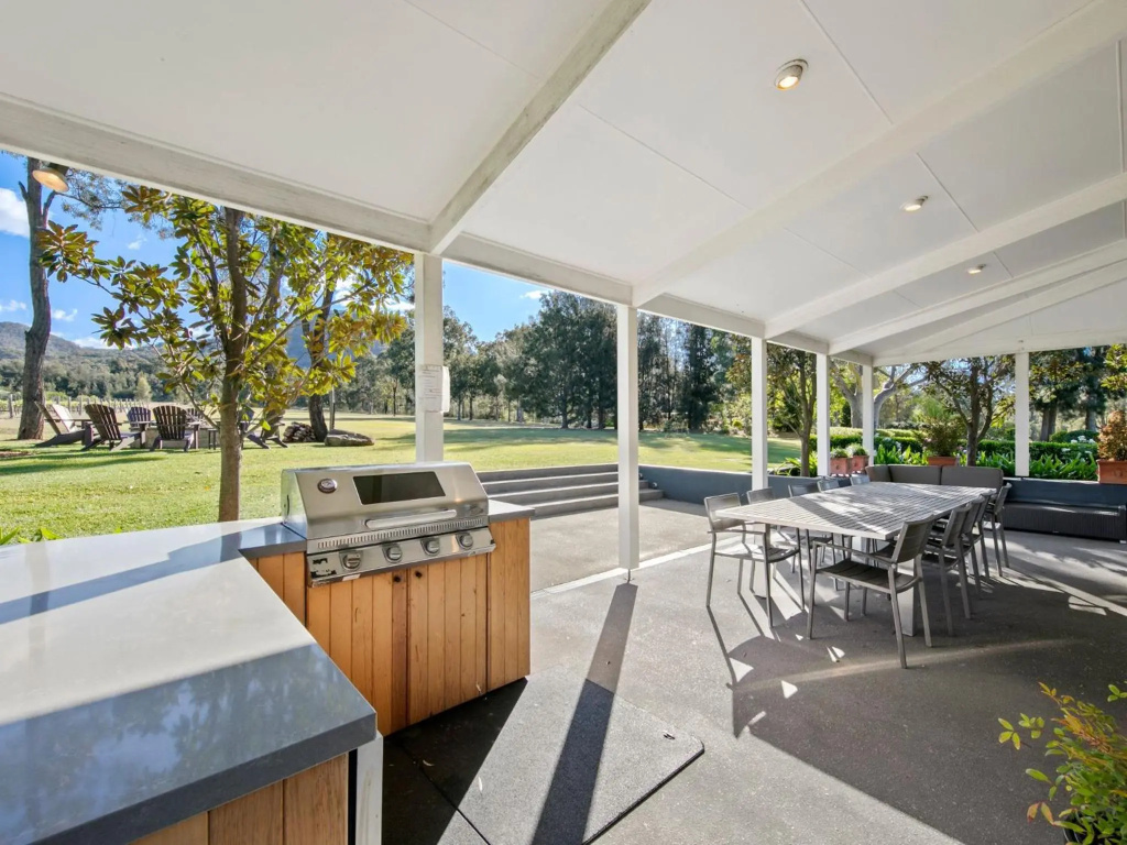 Brokenback Vineyard Luxe Homestead at Oakvale Wines