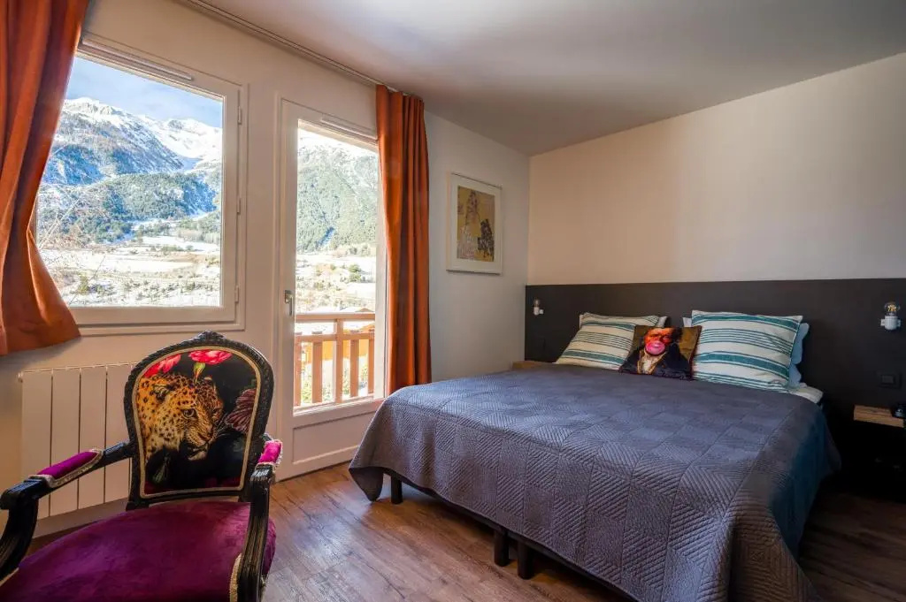 Standard Double room with mountain view (full double bed)