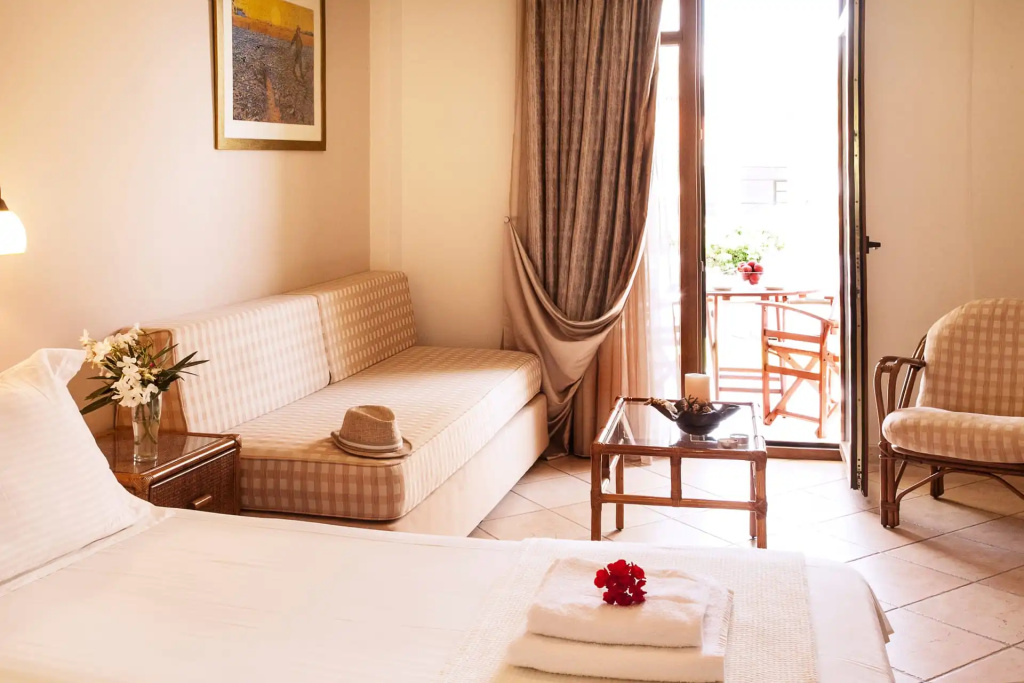 Standard Double room with garden view (full double bed)