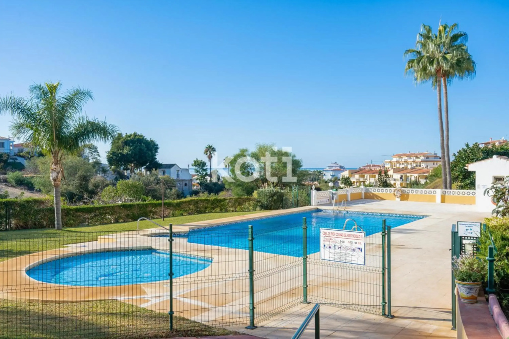 Lovely Loft with swimming pool and sea views Koti Rentals
