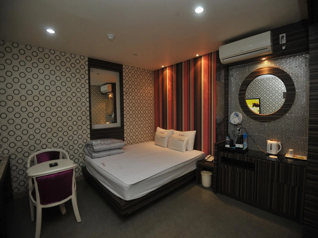 Standard Double room (full double bed)