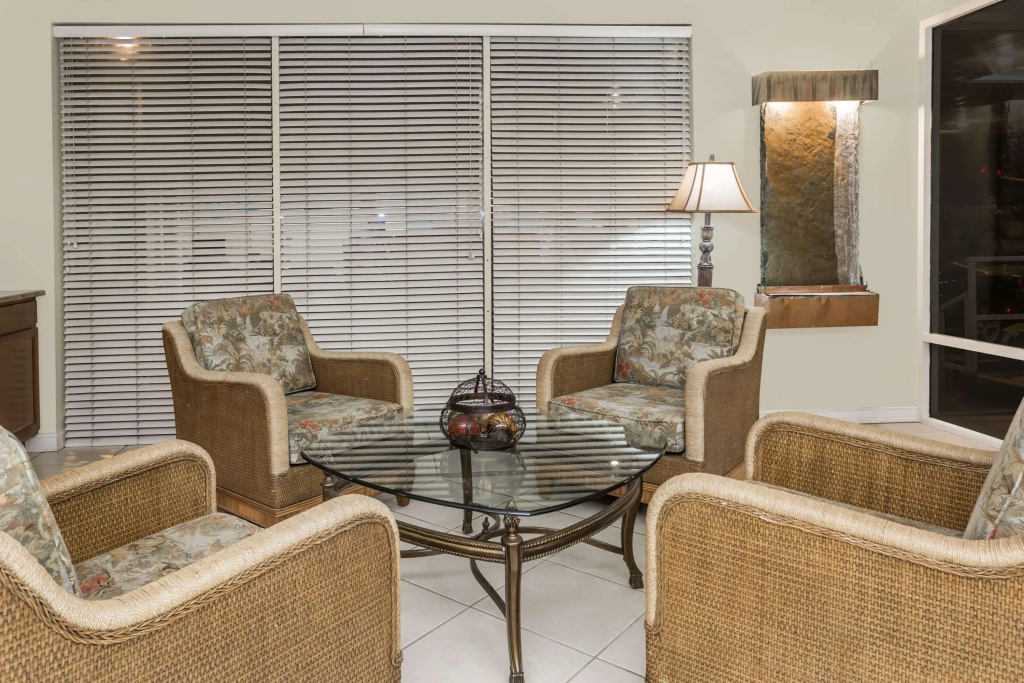 Lobby & Reception